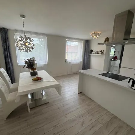 Apartmán Luxurious 4-room In A New Building In The Center *